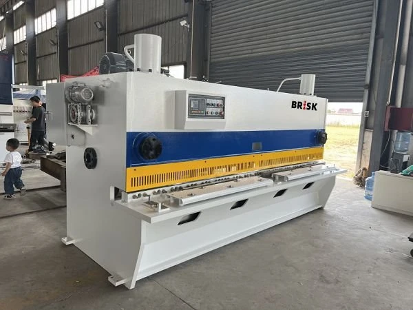 sheet metal guillotine 1.jpg